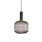 Glas Hanglamp Met Geribbelde Kap En Strakke Buisfitting Voor Zachte Ruimteverlichting
