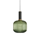 Glas Hanglamp Met Geribbelde Kap En Strakke Buisfitting Voor Zachte Ruimteverlichting