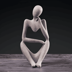 Abstrakt tænkende figur i resin – moderne dekorativ skulptur