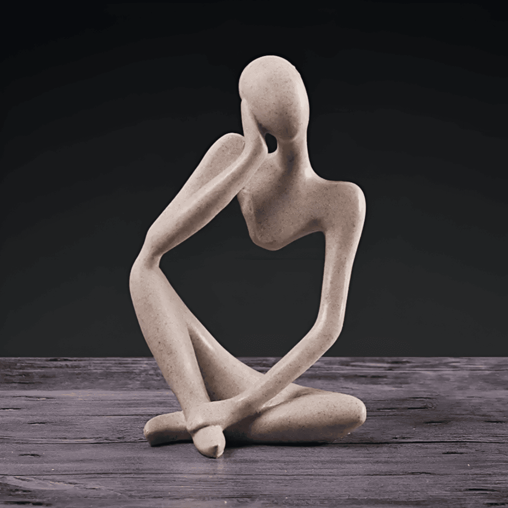 Abstrakt tænkende figur i resin – moderne dekorativ skulptur