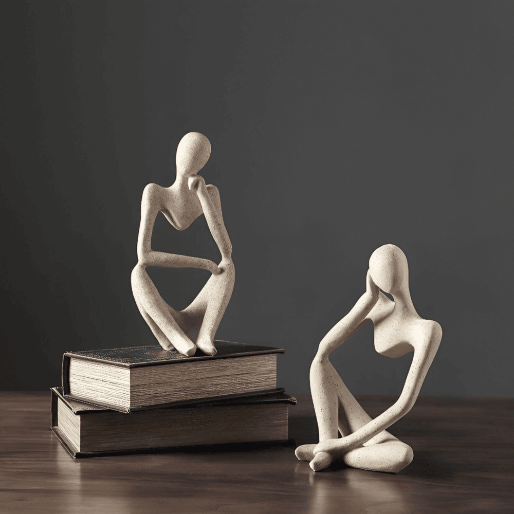 Abstrakt tænkende figur i resin – moderne dekorativ skulptur