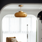 Retro Plafondlamp met Glazen Kap en Messing Afwerking voor een Warm Interieur