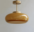 Retro Plafondlamp met Glazen Kap en Messing Afwerking voor een Warm Interieur