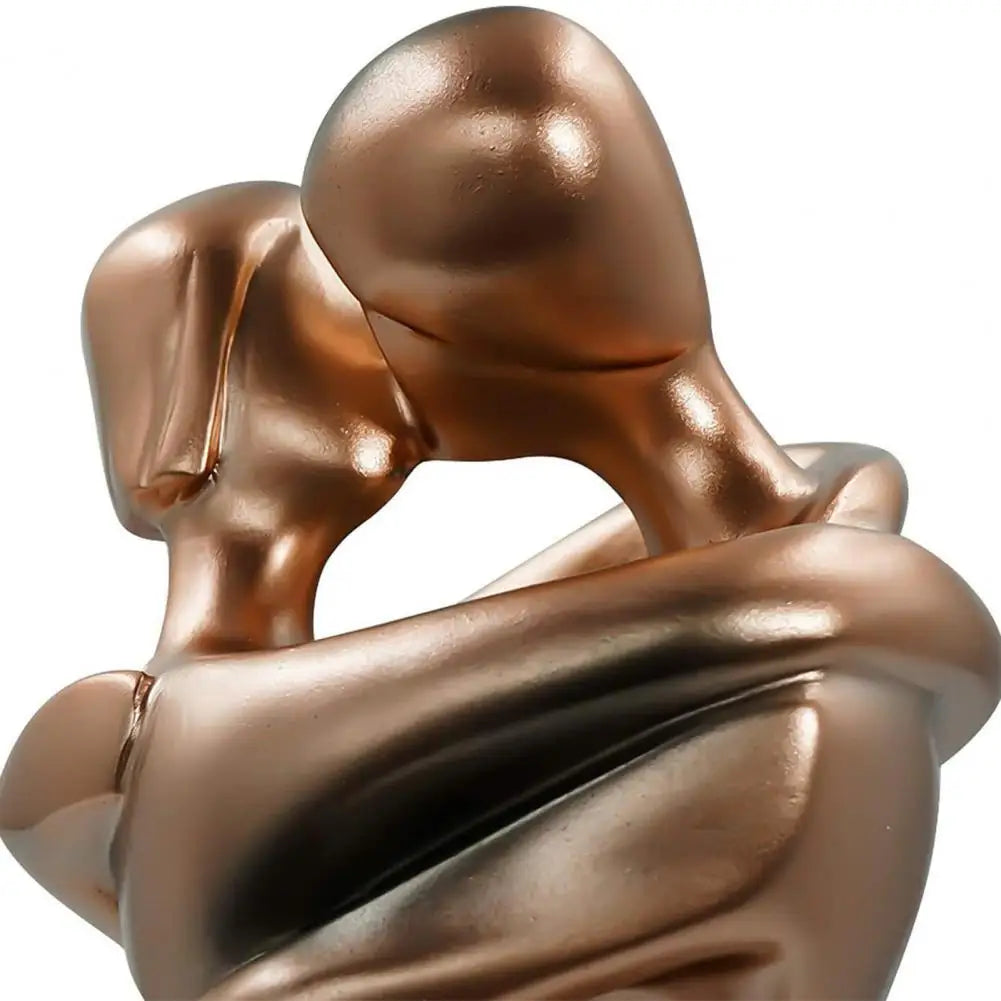 Sculptuur van Kunsthars met Omhelzend Paar als Woondecoratie