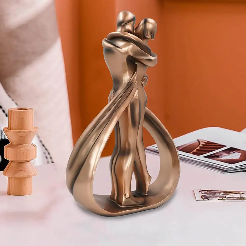 Sculptuur van Kunsthars met Omhelzend Paar als Woondecoratie