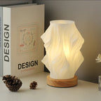 Golfvormige Tafellamp Met Sculpturale Vorm En Moderne Ledmodule