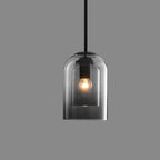 Glazen Hanglamp met Moderne Vorm en Sfeervolle Binnenverlichting