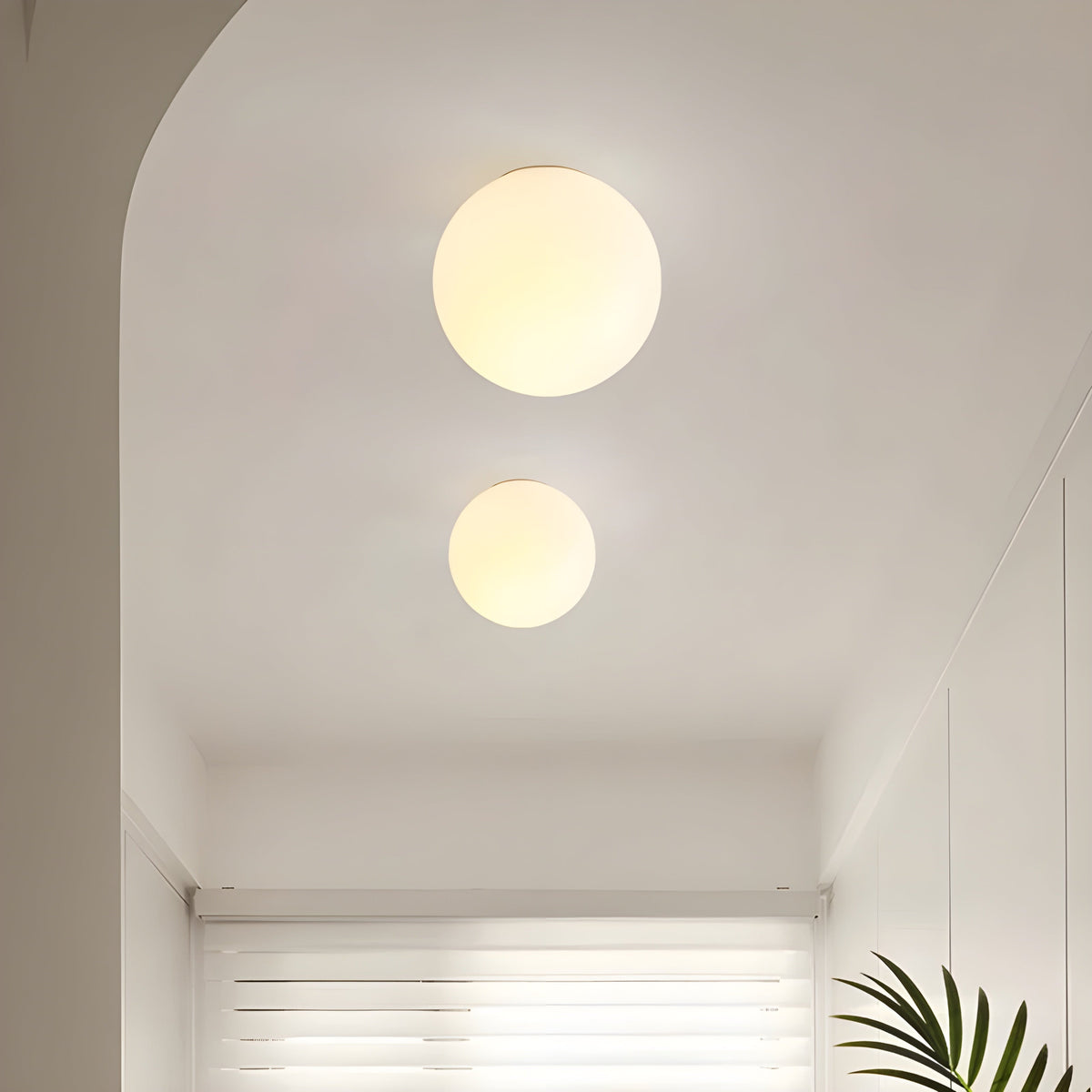 Wandlamp met Matglazen Bol en Zachte Lichtverdeling