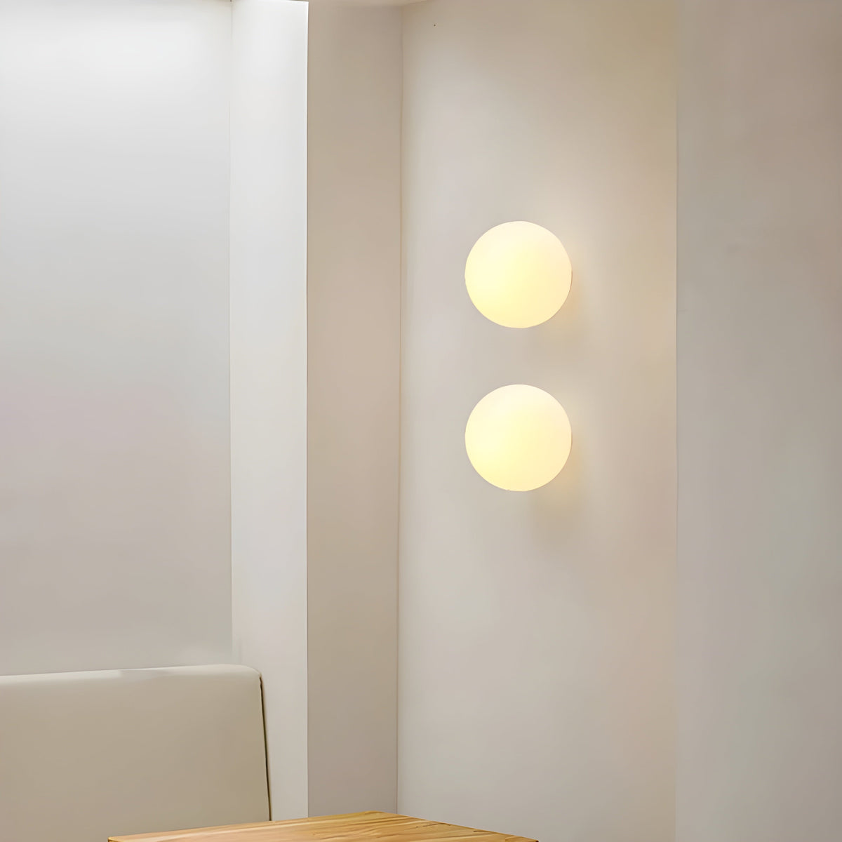 Wandlamp met Matglazen Bol en Zachte Lichtverdeling
