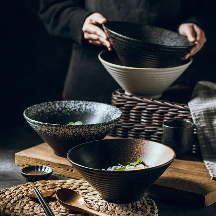 Keramische Ramenkom Met Handgemaakte Afwerking En Authentiek Japans Ontwerp