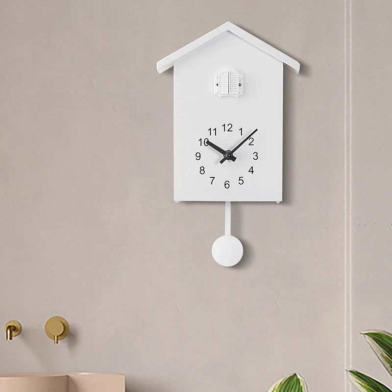 Moderne Koekoeksklok met Strak Ontwerp en Stil Mechanisme