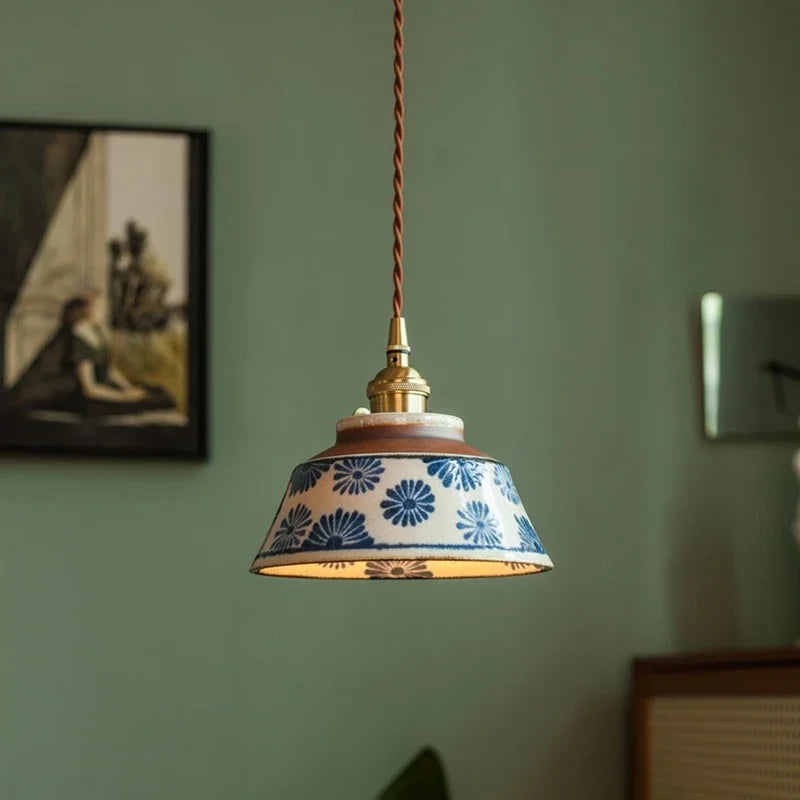 Handbeschilderde keramische hanglamp met koperen details