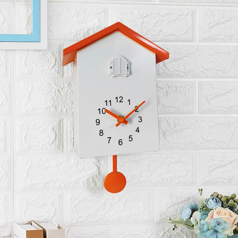 Moderne Koekoeksklok met Strak Ontwerp en Stil Mechanisme