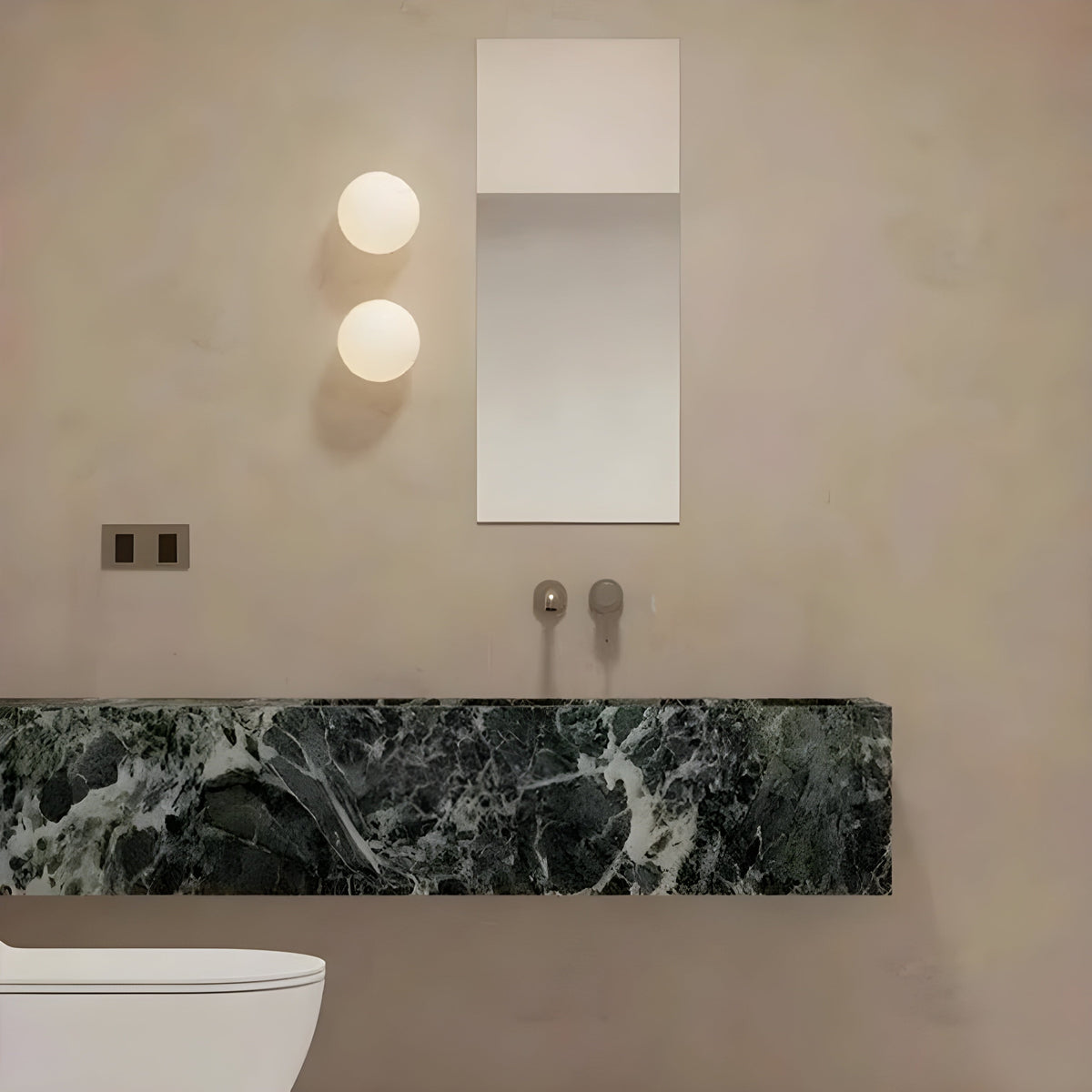 Wandlamp met Matglazen Bol en Zachte Lichtverdeling