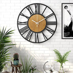 Wandklok met Scandinavisch Houtaccent en Stil Quartzmechanisme