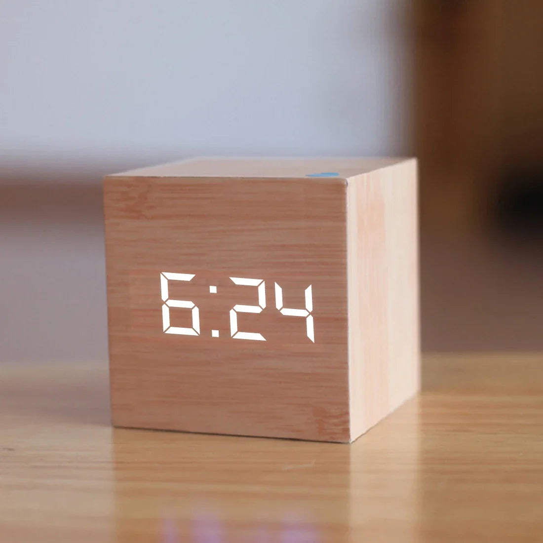 LED Wekker met Houten Frame en Compact Vierkant Ontwerp