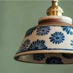 Handbeschilderde keramische hanglamp met koperen details