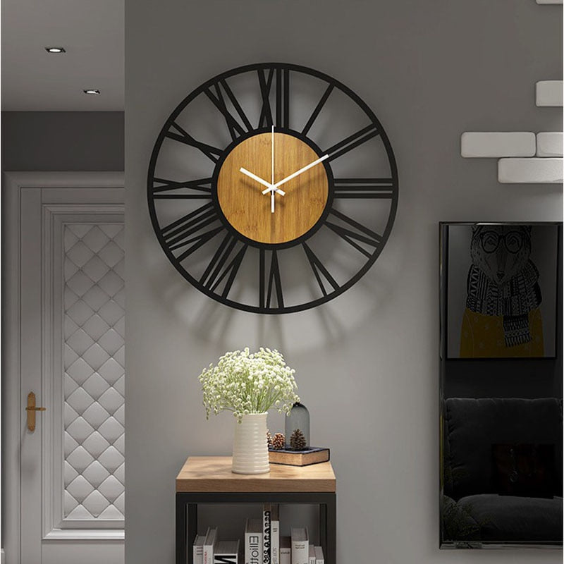 Wandklok met Scandinavisch Houtaccent en Stil Quartzmechanisme