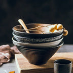 Keramische Ramenkom Met Handgemaakte Afwerking En Authentiek Japans Ontwerp