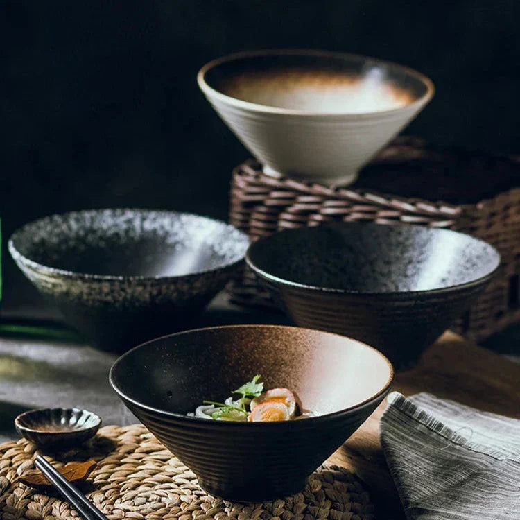Keramische Ramenkom Met Handgemaakte Afwerking En Authentiek Japans Ontwerp