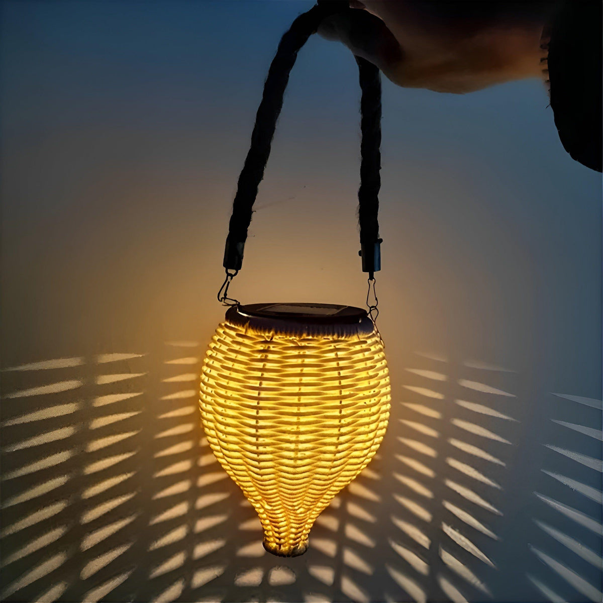 Rattan Buitenlamp Met Solenergie En Automatische Schemerverlichting