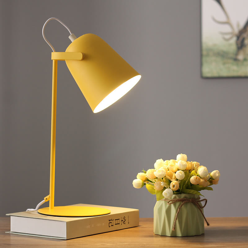 Scandinavische Tafellamp met Kleurrijk Emmerdesign