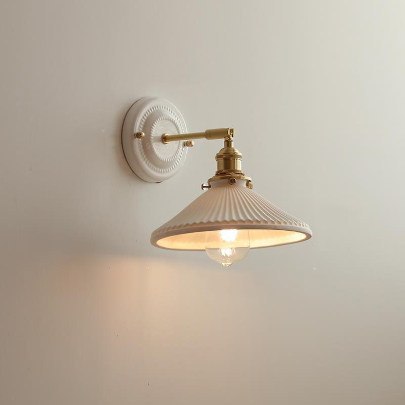 Wandlamp Met Geplooide Kap En Vintage Uitstraling Voor Zachte Binnenverlichting