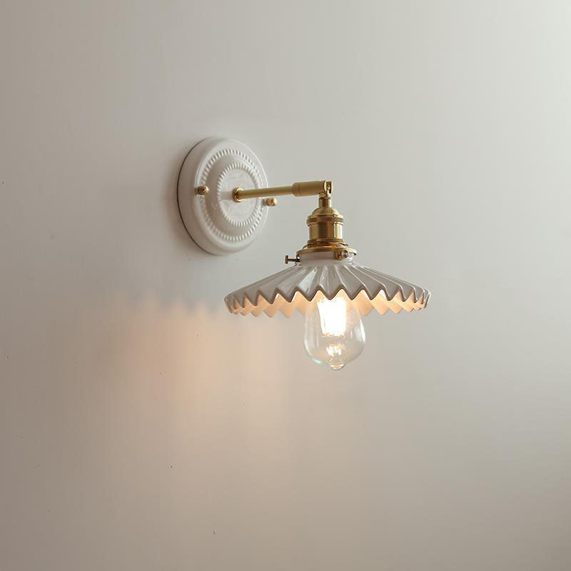 Wandlamp Met Geplooide Kap En Vintage Uitstraling Voor Zachte Binnenverlichting