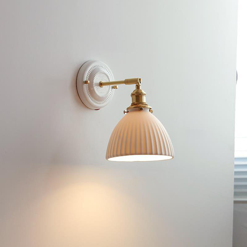 Wandlamp Met Geplooide Kap En Vintage Uitstraling Voor Zachte Binnenverlichting