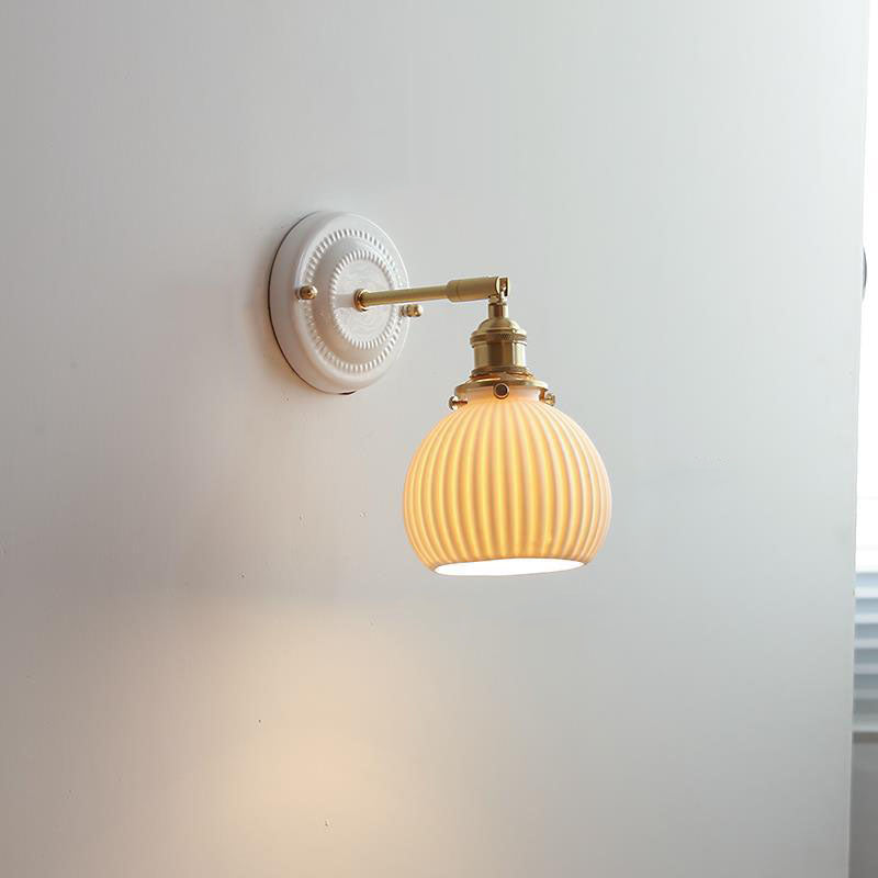 Wandlamp Met Geplooide Kap En Vintage Uitstraling Voor Zachte Binnenverlichting