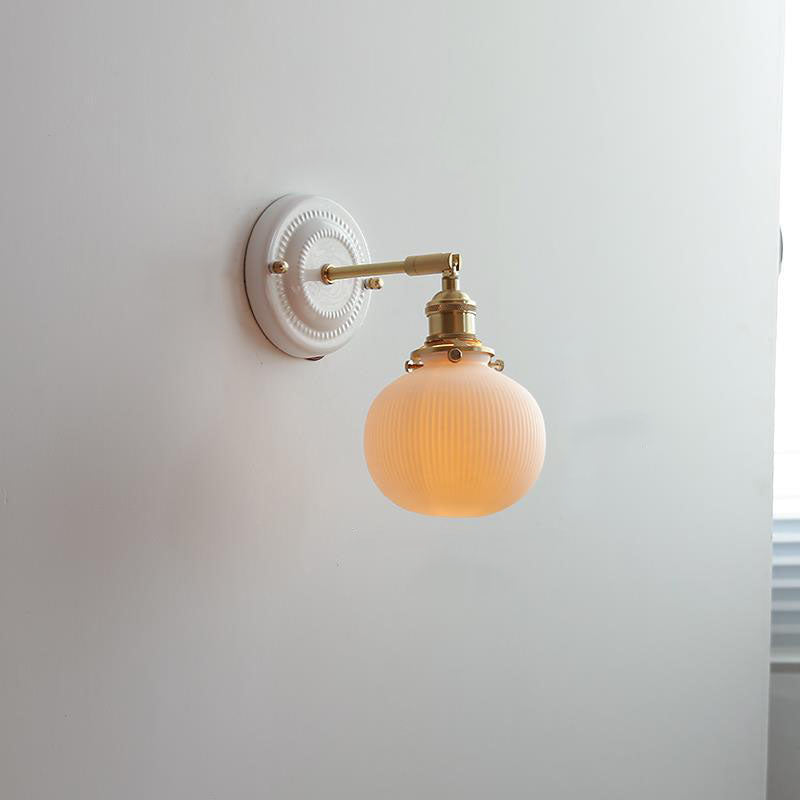 Wandlamp Met Geplooide Kap En Vintage Uitstraling Voor Zachte Binnenverlichting