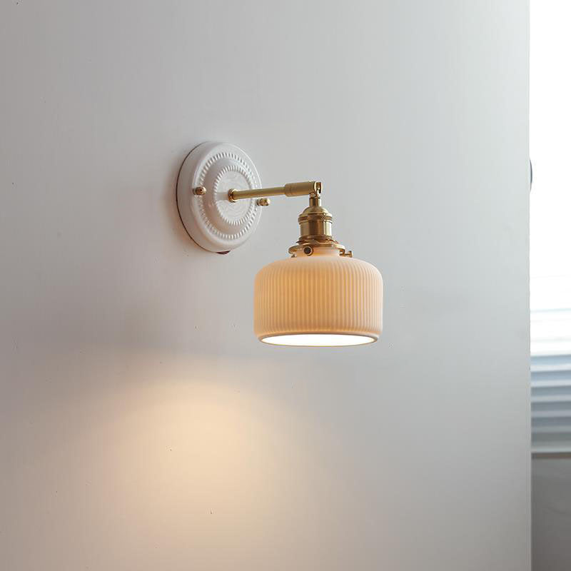 Wandlamp Met Geplooide Kap En Vintage Uitstraling Voor Zachte Binnenverlichting