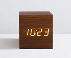 LED Wekker met Houten Frame en Compact Vierkant Ontwerp