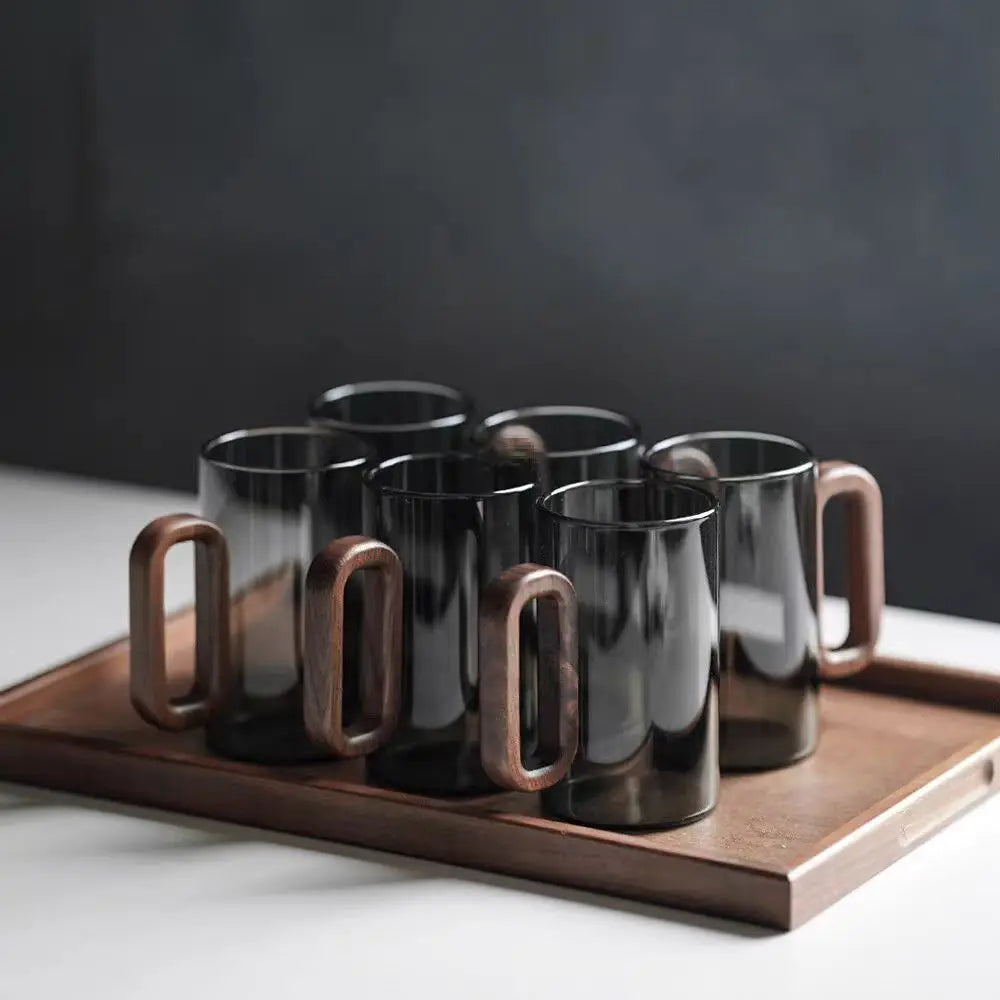 Glazen Mok Met Houten Handvat En Hittebestendige Constructie