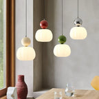 Speelse Hanglamp Met Decoratieve Lichtbol En Zachte Lichtverspreiding