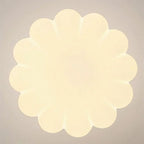 Speelse Hanglamp Met Decoratieve Lichtbol En Zachte Lichtverspreiding