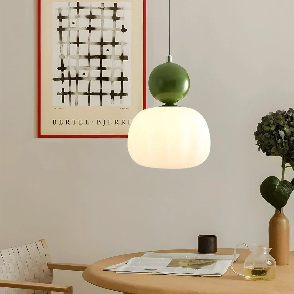 Speelse Hanglamp Met Decoratieve Lichtbol En Zachte Lichtverspreiding