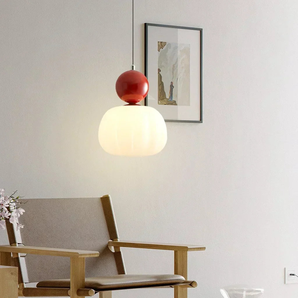 Speelse Hanglamp Met Decoratieve Lichtbol En Zachte Lichtverspreiding