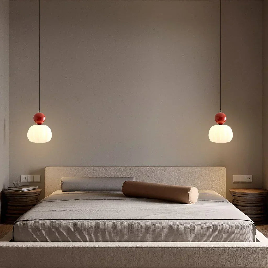 Speelse Hanglamp Met Decoratieve Lichtbol En Zachte Lichtverspreiding