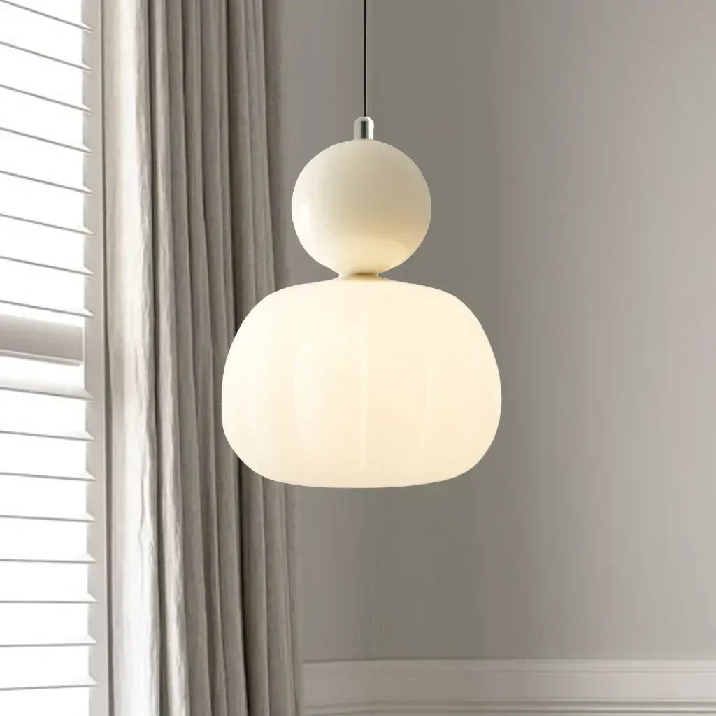Speelse Hanglamp Met Decoratieve Lichtbol En Zachte Lichtverspreiding