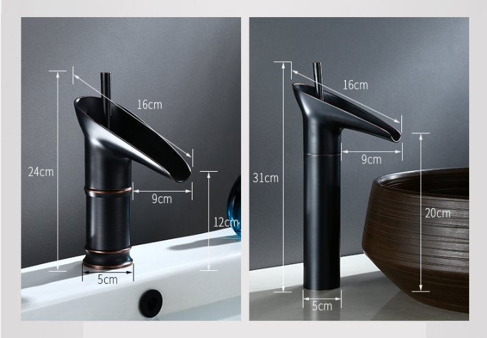 Antieke Wastafelkraan met Watervaluitloop en Klassieke Messingconstructie