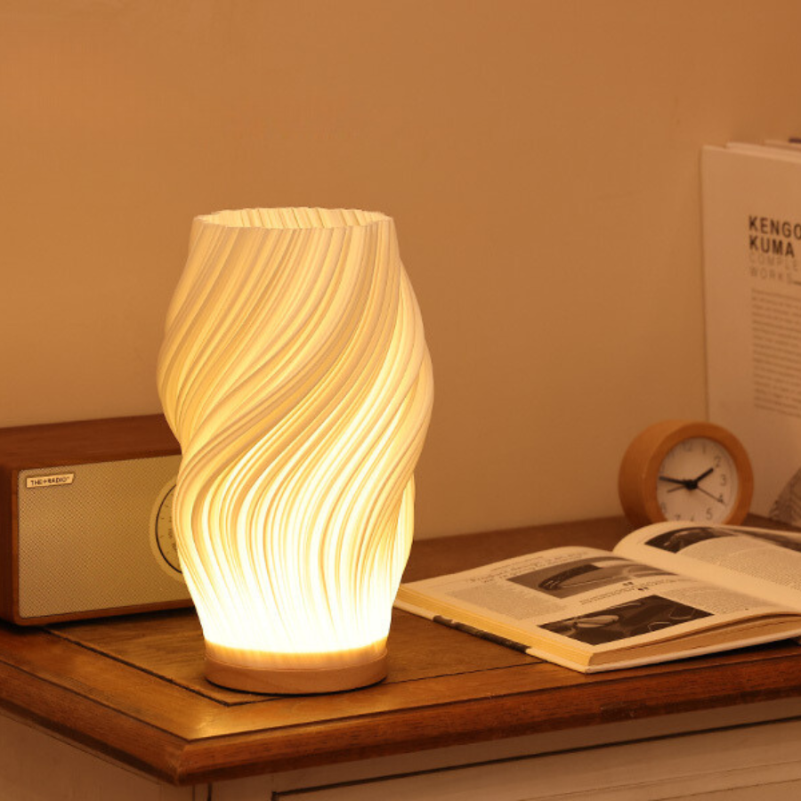 Golfvormige Tafellamp Met Sculpturale Vorm En Moderne Ledmodule