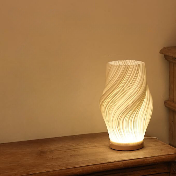 Golfvormige Tafellamp Met Sculpturale Vorm En Moderne Ledmodule