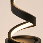 Tafellamp met Spiraalvormige Lichtlijn, Slank Silhouet en Dimbare LED‑curve