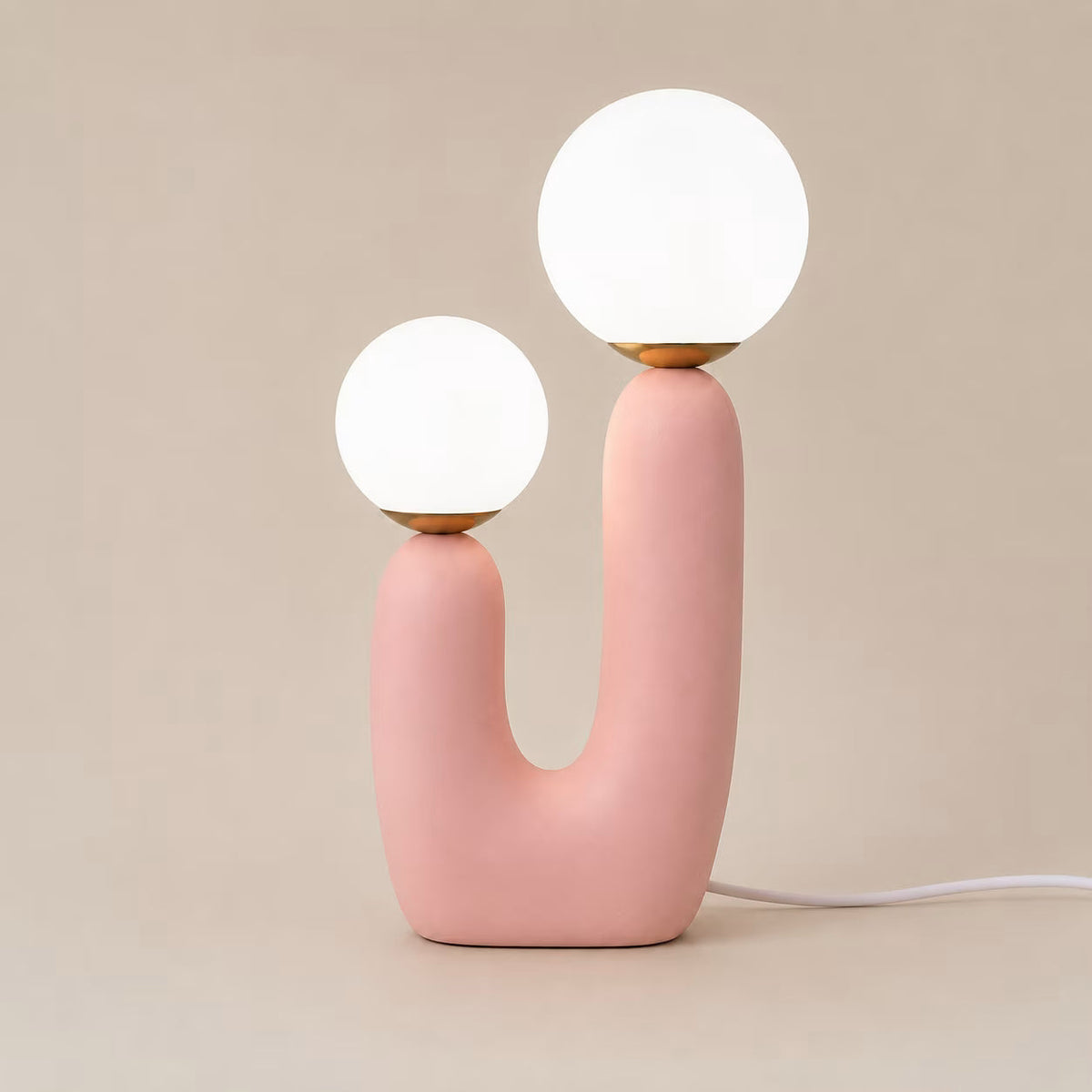 Tafellamp met Cactusvormige Sculptuur, Glazen Kappen en Zachte Lichtaccenten