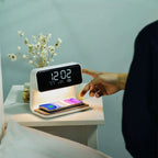 Tafellamp met Draadloze Oplader en LED‑Alarmfunctie voor Nachtkastgebruik