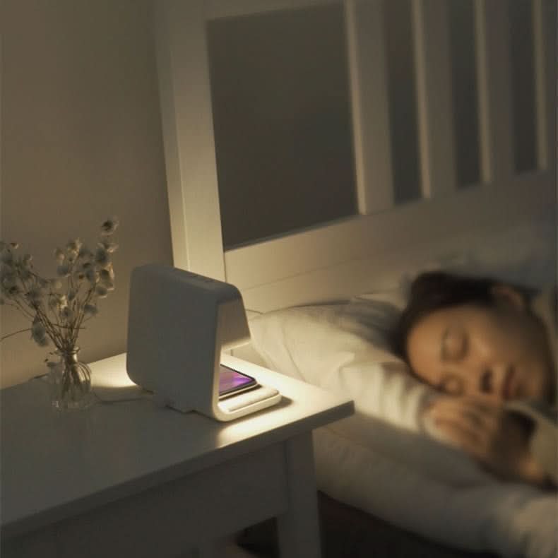 Tafellamp met Draadloze Oplader en LED‑Alarmfunctie voor Nachtkastgebruik