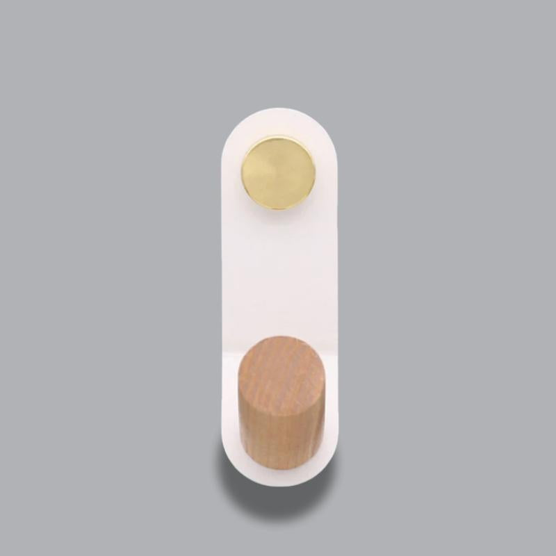Wandhaak Met Scandinavisch Ontwerp En Eikenhouten Accent