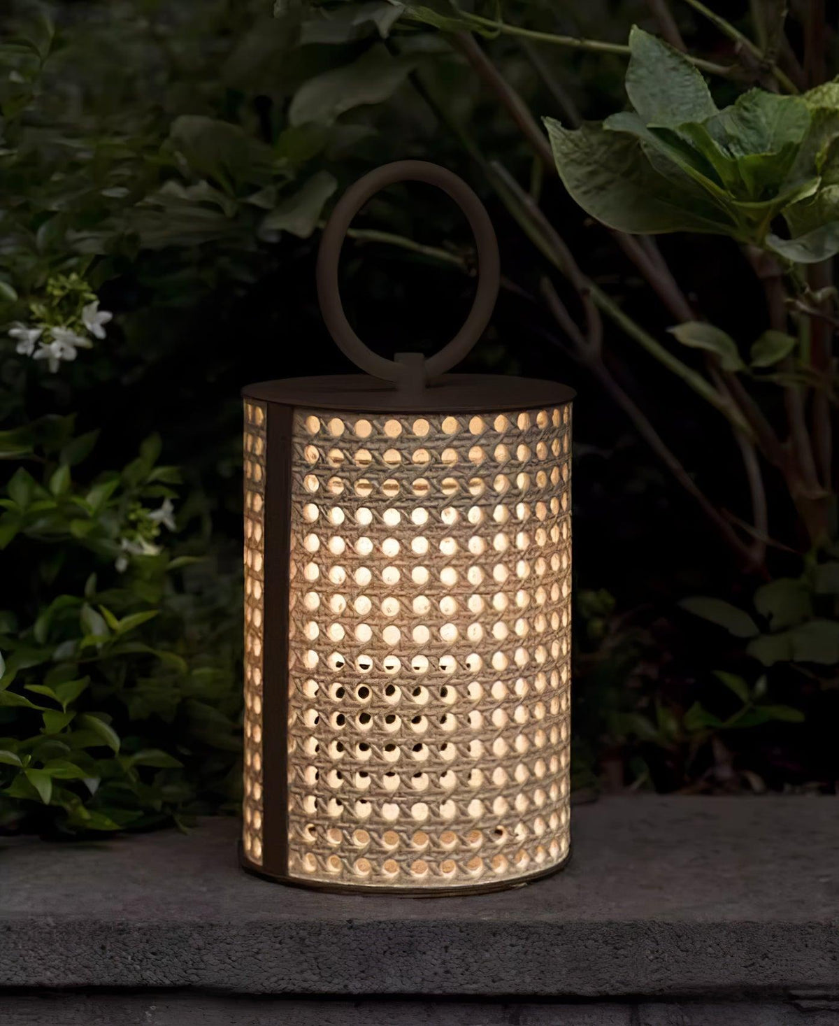 Solar Buitenlantaarn Met Afstandsbediening En Ingebouwde Led Voor Moderne Tuinverlichting