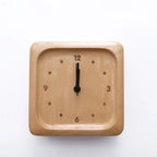 Houten Wekker met Stil Quartz‑Uurwerk voor Rustige Slaapruimtes